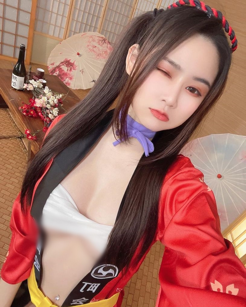 Chính vì vậy, dù có ăn mặc hớ hênh, thiếu vải chút cũng không phải là vấn đề lớn.