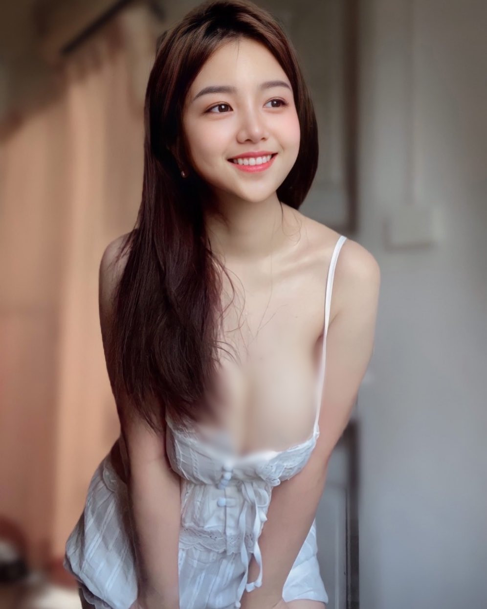 Những bức ảnh của hot girl người Thái Lan nhận được hàng trăm ngàn lượt yêu thích, chia sẻ.