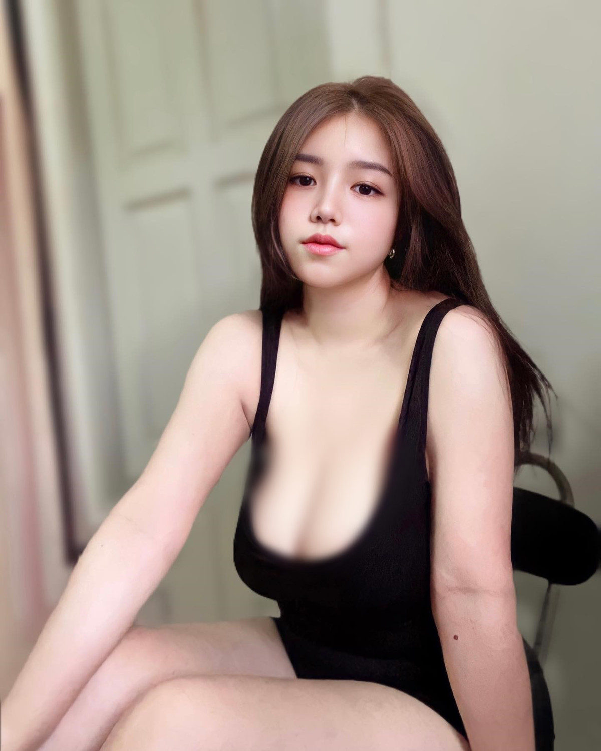 Dù chỉ diện đồ đơn giản, đơn sắc, Nook Napa vẫn luôn thu hút ánh nhìn của mọi người. Phải nói rằng, cô nàng cũng không quá chăm chút đến hình thức nhưng vẻ đẹp tự nhiên đã đủ "đốn gục" mọi người rồi.