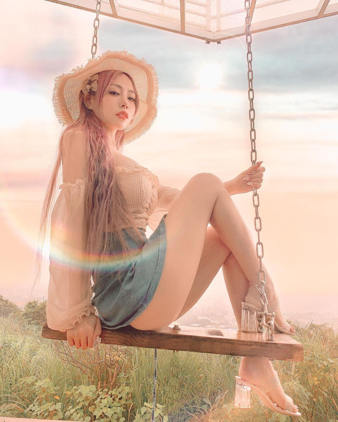 Trên trang cá nhân, Tiểu Đào thường đăng ảnh xinh đẹp lung linh, thu hút được đông đảo sự quan tâm, chú ý của mọi người.