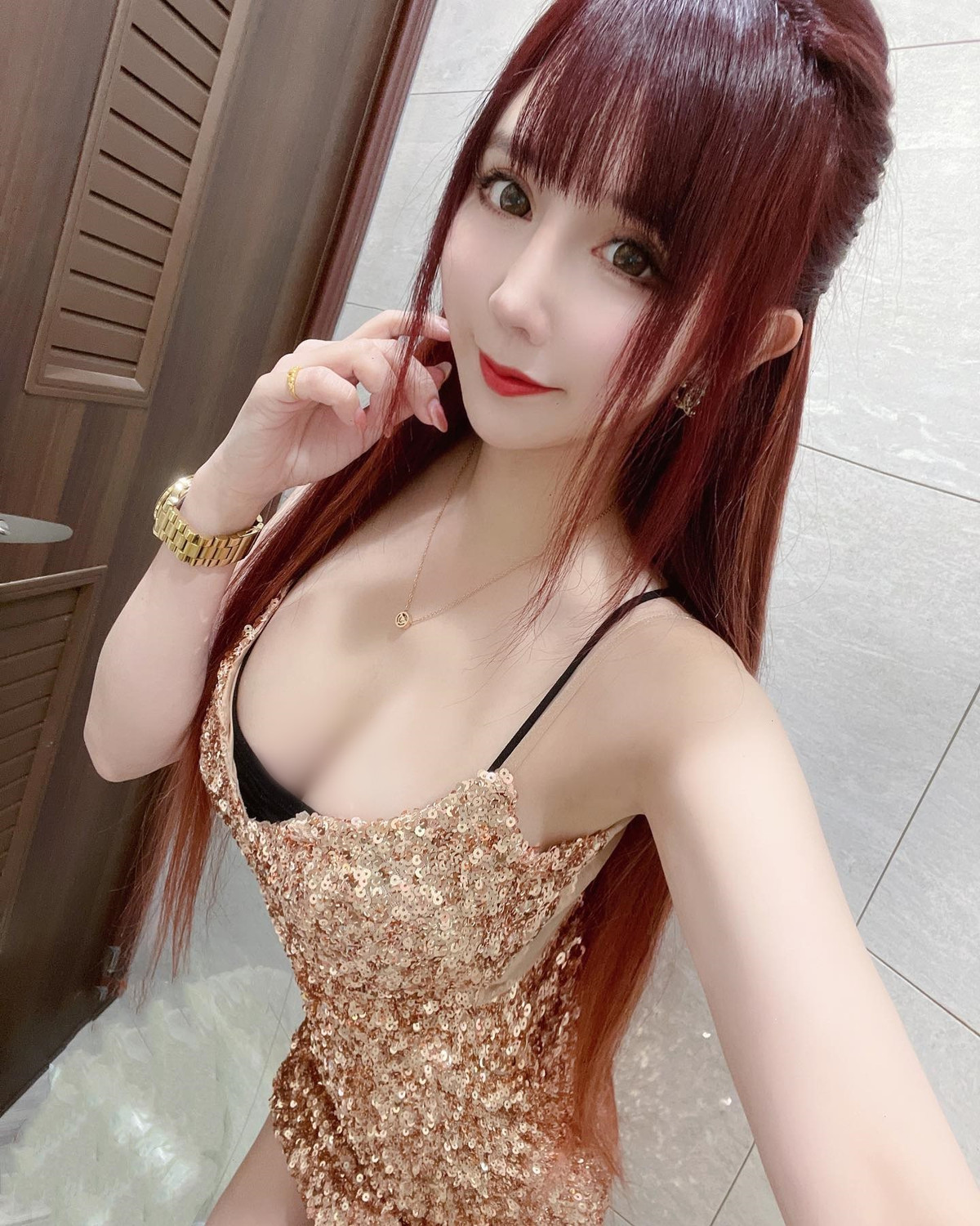 Tuy không có chiều cao nổi bật nhưng chính sự nhỏ nhắn cùng với tỷ lệ vàng của cơ thể lại là điểm nhấn giúp Thái Phân Phân trở nên nổi trội hơn.