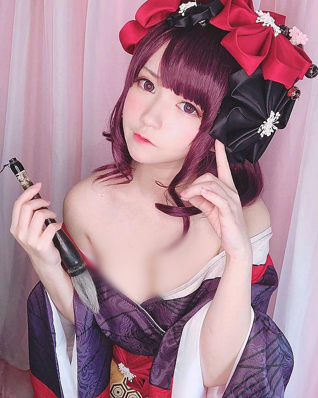 Người hâm mộ đánh giá Sa Ngư là một trong những hot girl gợi cảm mà không phản cảm.