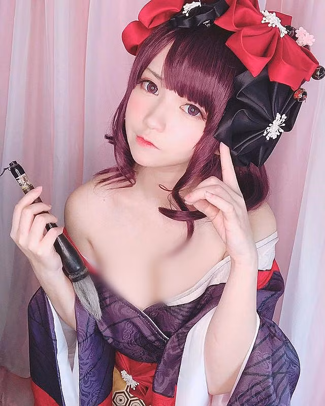 Người hâm mộ đánh giá Sa Ngư là một trong những hot girl gợi cảm mà không phản cảm.