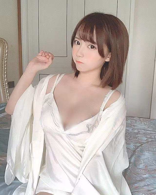 Mỗi lần hoá thân, Sa Ngư lại khiến fan hâm mộ trầm trồ bởi vẻ xinh đẹp khó cưỡng của mình.