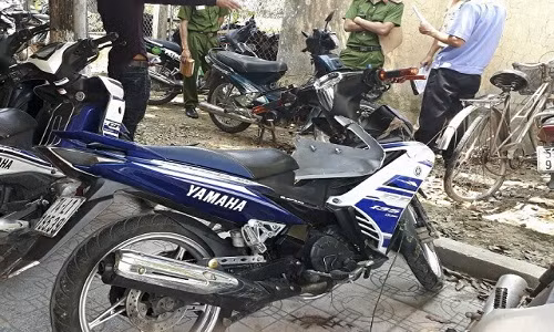 1 CSGT bi doi tuong di xe Exiter tong tu vong