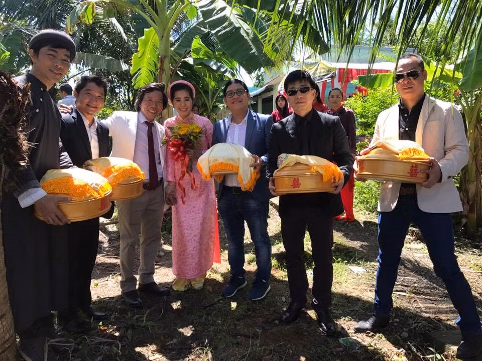 Dàn "phù rể" bê tráp đặc biệt của đạo diễn Nguyễn Tranh. Họ đều là những tên tuổi gạo cội trong giới làm phim. 