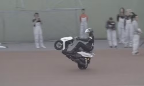 Kinh ngac nguoi lai mo to boc dau lien tuc 500km