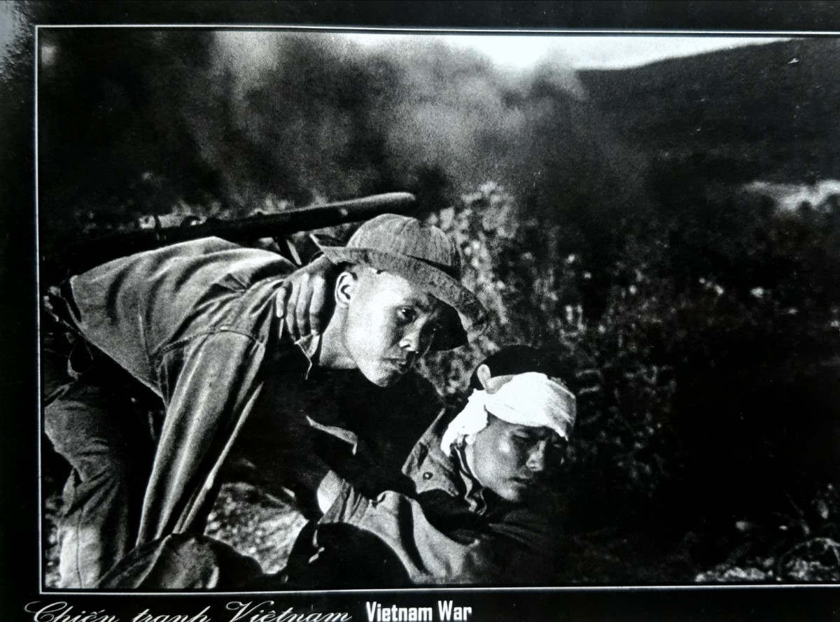 “Chieu vua gap nhau tay bat mat mung, den sang bom da san phang ca”-Hinh-5