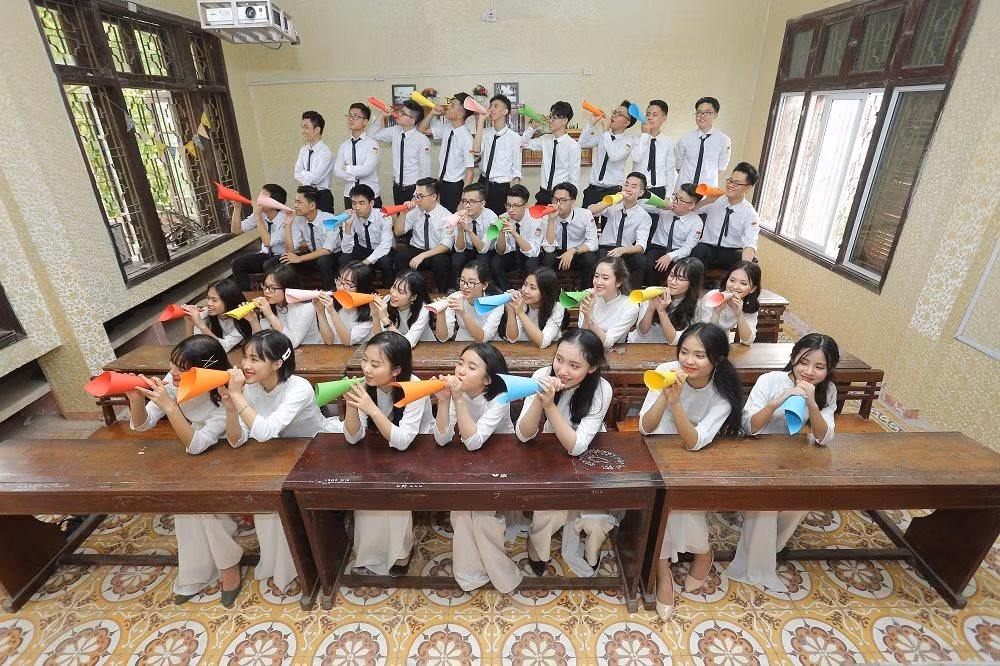 Tập thể lớp chuyên Toán - Trường THPT chuyên Hùng Vương (Phú Thọ).