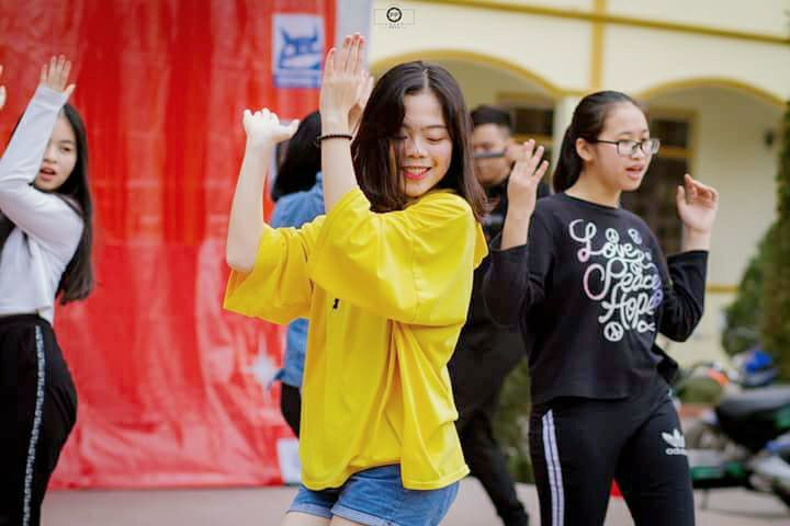 Thái Bảo không giấu nổi niềm vui khi trở thành thủ khoa: “Thật sự em vui lắm và bất ngờ nữa, em chỉ chắc chắn mình sẽ đạt điểm số cao chứ không thể nghĩ được lại cao nhất cả nước”.