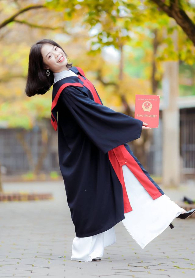 “Kiến thức mà, không thể ngày 1 ngày 2 được, em cũng từng được cô giáo chủ nhiệm chỉ rằng “học nhàn không có nghĩa là không học gì. Em chủ yếu giành thời gian cho việc học nhất vào ban đêm bởi đó là khoảng thời gian có thể tập trung được tốt nhất. Mỗi ngày em tự sắp xếp để ít nhất thật sự tập trung từ 3-4 giờ đồng hồ” - Thái Bảo chia sẻ.