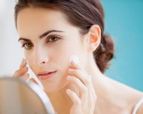 Tuyệt chiêu trang điểm mùa đông giúp bạn gái luôn xinh đẹp - Hình 3 Tuyet chieu trang diem mua dong giup ban gai luon xinh dep-Hinh-3