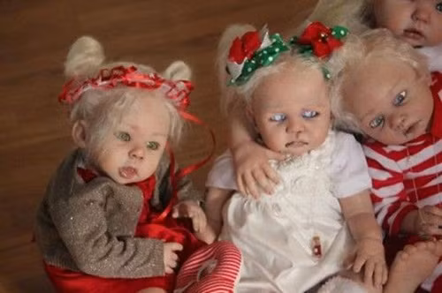 Được biết, ý tưởng đến với cô Bean Shanine sau khi xem xong bộ phim kinh dị kể về búp bê Chucky. Ban đầu cô chỉ định sáng tạo những con búp bê kinh dị này để tặng bạn bè như một món quà độc đáo. (Nguồn Sina)