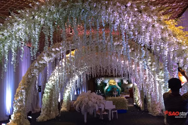 Hinh anh dau tien ve dam cuoi Tran Thanh va Hari Won