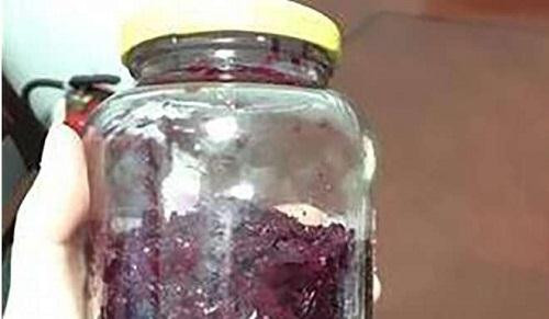 Co gai bien 99 doa hong cau hon thanh siro-Hinh-2