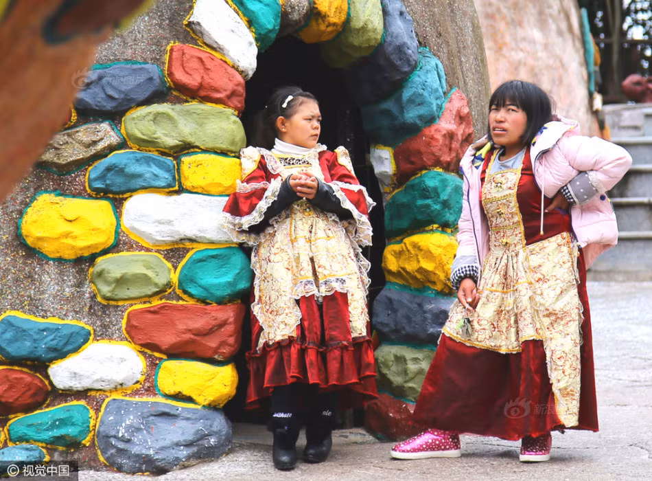 Và ở xứ sở người lùn, họ được thỏa mãn mọi nhu cầu cá nhân, được sống, được hưởng thụ mà không bị phân biệt đối xử. (Nguồn Sina)