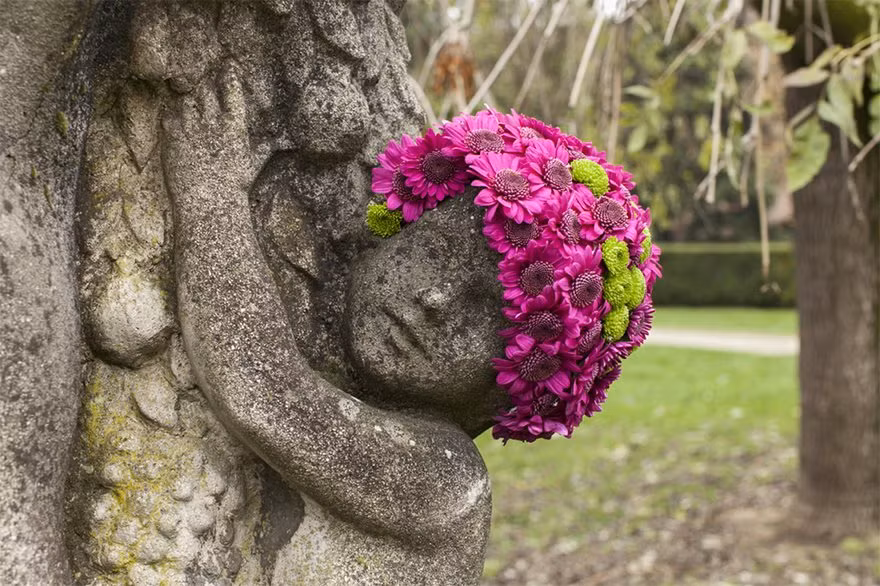 Theo Geoffroy Mottart, khi nhìn những bức tượng đứng lặng lẽ, không ai chú ý đến, ông đã quyết định sẽ bắt đầu một dự án can thiệp vào cảnh quan đô thị. (Nguồn Bored Panda)