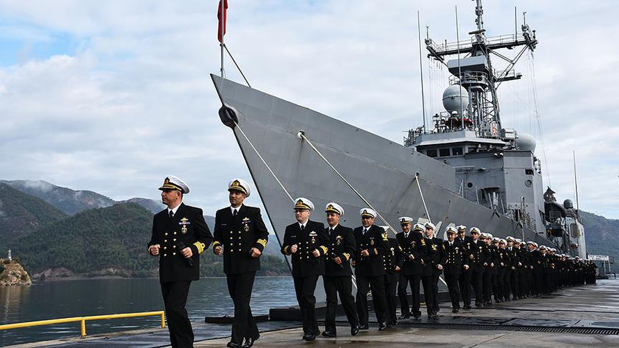 Theo trang thông tin khu vực Trung Đông Al Masdar News, một tàu khu trục của hải quân Thổ Nhĩ Kỳ đã được triển khai đến bờ biển Libya để hỗ trợ lực lượng vũ trang GNA.