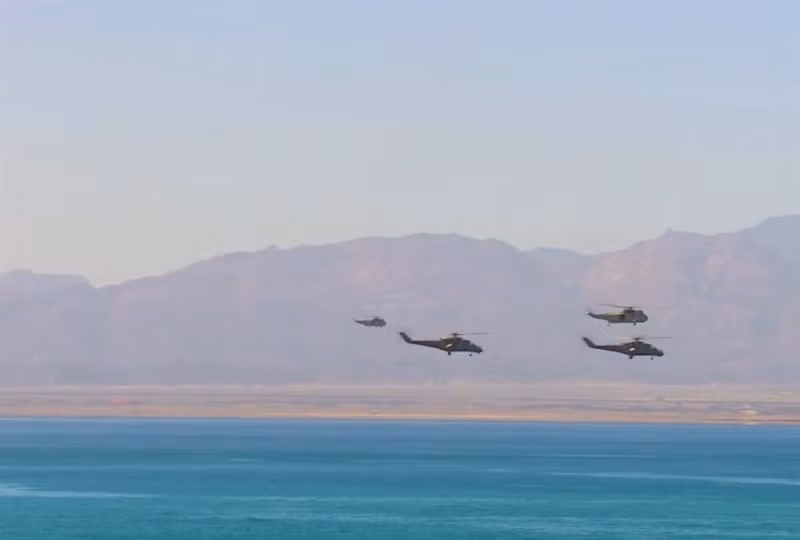 Trong đợt điều động vũ khí quy mô lớn của Ai Cập lần này có khoảng gần 30 xe tăng chiến đấu chủ lực M1A2 Abrams (do Mỹ sản xuất), nhiều trực thăng chiến đấu Mi-24 (Nga sản xuất) được trang bị rocket đa năng S-80 (không xác định được số lượng) và nhiều vũ khí hạng nặng khác.