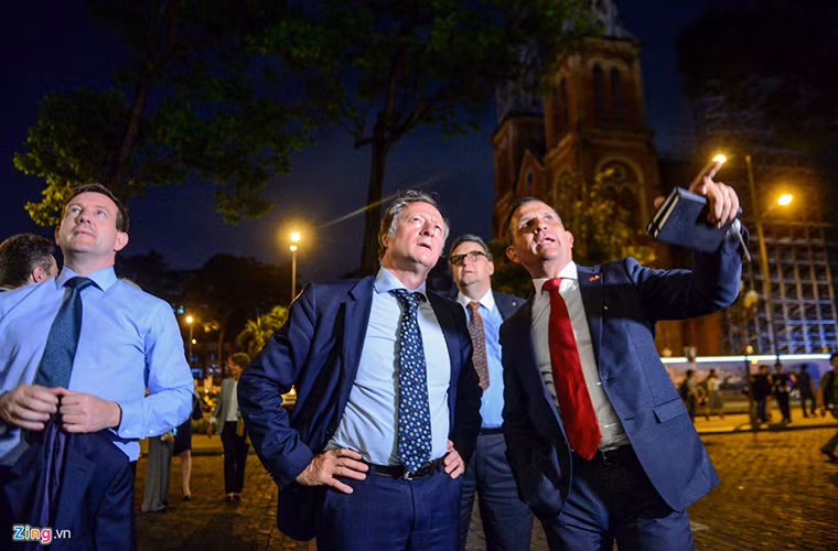 Trong lần thăm viếng này, các đại sứ đã dùng một buổi tối để đi dạo tại phố đi bộ Nguyễn Huệ, Đường sách TP.HCM và quay video chúc Tết người dân Việt Nam nhân dịp năm mới Mậu Tuất.