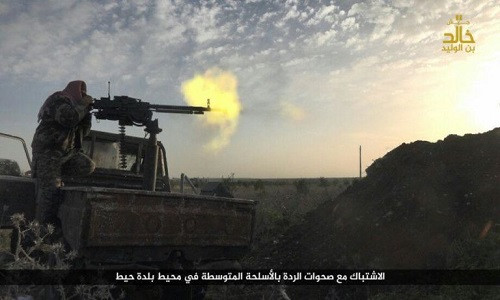 Theo hãng Amaq của phiến quân IS, nhóm Jaysh Khalid ibn al-Walid đã phá tan một cuộc tấn công quy mô lớn của Quân đội Syria Tự do ở Tây Daraa (Syria), qua đó giết chết hàng chục chiến binh FSA. (Nguồn: SF)