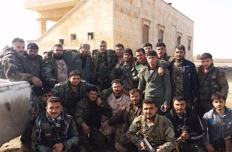 “Lực lượng chính phủ Damascus tiếp tục tấn công ở Đông Bắc Hama, qua đó giành lại quyền kiểm soát các ngôi làng Abisan, Jabal, Abisan, Rasm al-Khala, Jadidah, al-Khafiyeh, Abu Hamad, Tabarat Azbib, Job al-Safa, Ableh, Aniz, Sheikh Mazoud, Rasm al-Ward và Thaniyeh al-Sofani”, nguồn tin nói thêm.