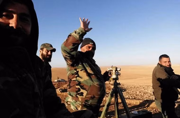 “Lực lượng chính phủ Damascus đã phá vỡ tuyến phòng thủ của phiến quân HTS ở trục phía đông bắc vùng ngoại ô Arbeen”, nguồn tin cho hay.