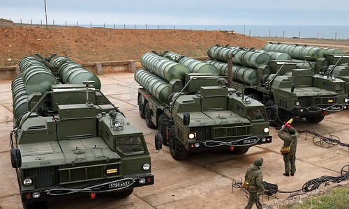 Hệ thống tên lửa phòng không S-400. Ảnh: TASS.