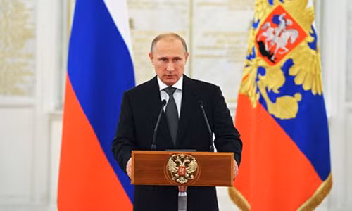 Tổng thống Putin trong một lần đọc diễn văn. Ảnh: Business Insider.