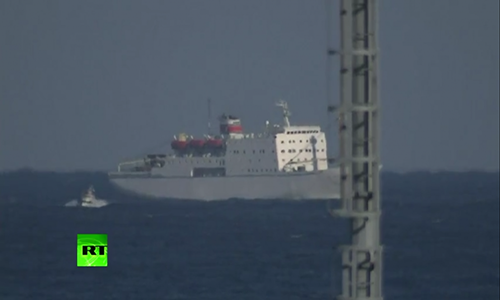 Phà tự hành Man Gyong Bong 92 của Triều Tiên cập cảng Mukho, thành phố Gangwon, Hàn Quốc. (Ảnh: RT)