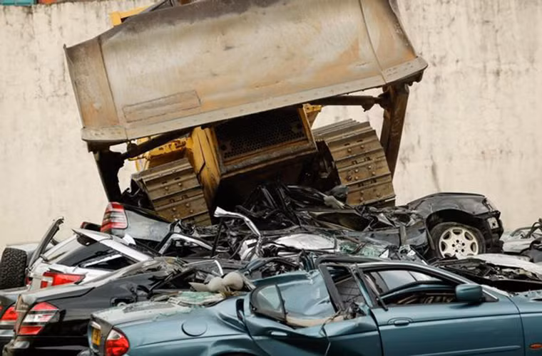 Hầu hết những chiếc xe này đều được xếp vào nhóm “đã qua sử dụng” và chỉ 3 chiếc là hoàn toàn mới, trong đó có hai chiếc xe Toyota và một chiếc Mercedez Benz bị tịch thu tại cảng Davao.