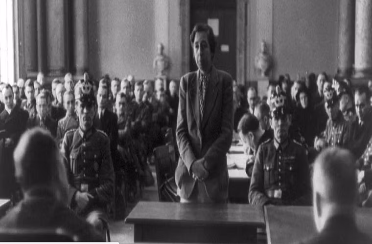 Elisabeth Gloeden bị chính quyền Đức Quốc xã xét xử tội liên quan đến âm mưu ám sát Adolf Hitler trong Thế chiến II. Bà cùng chồng con bị hành quyết vào ngày 30/11/1944.