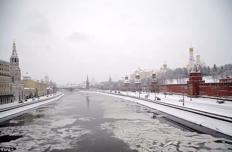 Khung cảnh lạnh lẽo trong một ngày mùa đông lạnh giá ở thủ đô nước Nga. Ảnh: EPA.