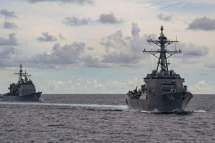 Các bức ảnh về căn cứ bí mật ở đảo Hải Nam được tiết lộ vào thời điểm căng thẳng gia tăng trong khu vực. Vào tháng 7/2020, 2 nhóm tác chiến tàu sân bay USS Nimitz và USS Ronald Reagan của Mỹ cùng lúc tập trận tại Biển Đông, một hoạt động diễn ra từ 6 năm trước.