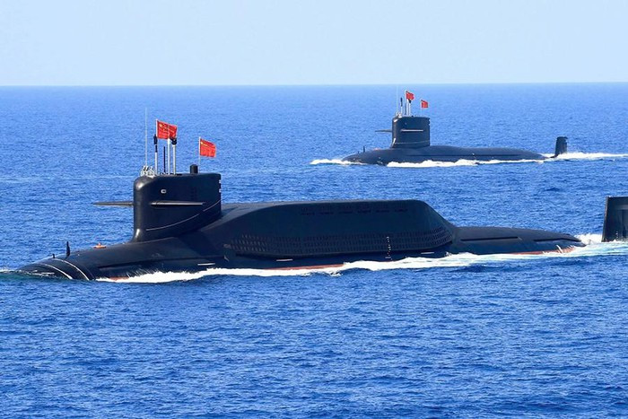 Ngoài ra, một xưởng đóng tàu-nơi sửa chữa tàu chiến và tàu ngầm lớn, gần căn cứ tàu ngầm tại Xiangshan cũng có một đường hầm.