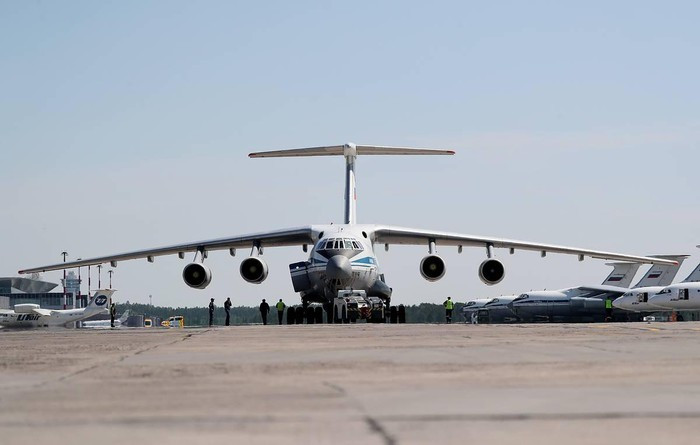 Lời trấn an nói trên có vẻ như chưa làm những người biểu tình cảm thấy yên tâm, vì có thông tin cho biết trong một chuyến bay của Il-76MD đã có đặc nhiệm vệ binh quốc gia Nga trong khoang, họ tới Minsk với mục đích chưa rõ, bất chấp rằng điều này chưa được xác nhận.