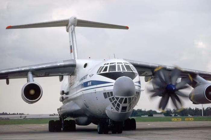 Chiếc Tu-134AK này đã hạ cánh xuống Belarus cùng ngày với chiếc Il-76MD. Ngoài ra vào hôm 14/8, chuyến bay của chiếc Il-76MD nói trên trong lộ trình con thoi đã một lần nữa được ghi lại.