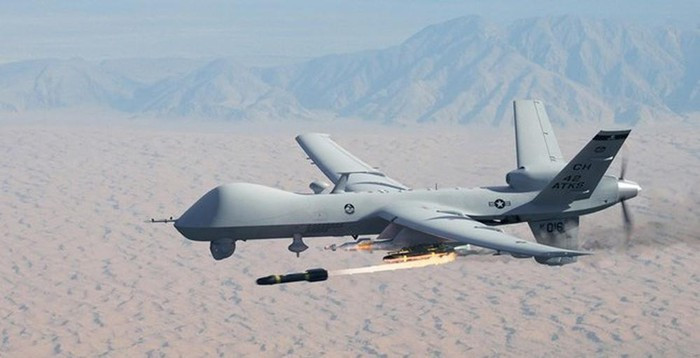 Kíp điều khiển của MQ-9 Reaper bao gồm một phi công, người vận hành cảm biến và điều phối viên tình báo nhiệm vụ bay, họ ngồi tại trạm điều khiển mặt đất từ xa (GCS).