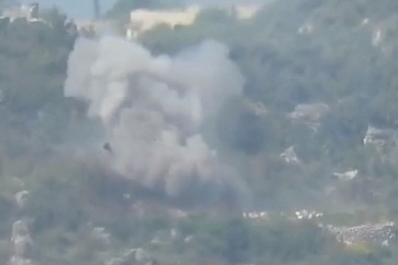 Phạm vi tấn công tối đa của TOW khoảng 3.700m. Tên lửa này có trọng lượng 19 kg và lắp đầu đạn nặng 3,9 kg. Còn biến thể mới nhất định danh là TOW 2B nặng 22,7 kg lắp đầu đạn nặng 6,2 kg đủ sức xuyên thủng xe tăng bọc giáp phản ứng nổ ERA.