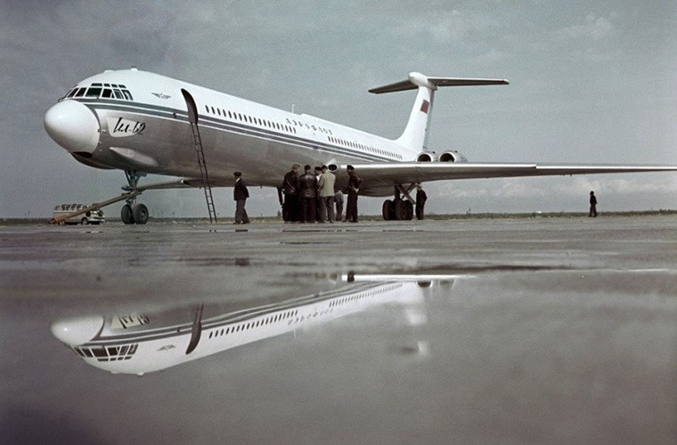 Il-62 là mẫu máy bay chở khách thương mại với động cơ bố trí phía sau đuôi, từng được xem là máy bay chở khách đẹp nhất lịch sử ngành hàng không dân dụng Liên Xô cũng như trên thế giới, nó thực hiện chuyến bay đầu tiên vào năm 1966. Cho đến nay Không quân Nga còn sử dụng loại máy bay này và vẫn chưa có ý định thay thế chúng.