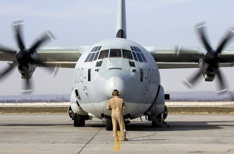 Nếu nói đến một trong những huyền thoại của ngành công nghiệp hàng không thế giới thì C-130 Hercules là một trong những ứng cử viên hàng đầu. Mẫu máy bay vận tải quân sự hạng trung này thực hiện chuyến bay thử nghiệm đầu tiên của mình vào năm 1954 và vẫn được quân đội nhiều nước trên thế giới sử dụng đến tận ngày nay. Có nhiều đánh giá cho rằng C-130 và các biến thể của nó sẽ sớm đạt tới mốc 100 năm hoạt động kể từ lần bay thử đầu tiên.