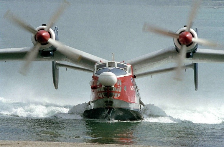 Một cái tên khác là thuỷ phi cơ Be-12 do Liên Xô phát triển với chuyến bay thử nghiệm đầu tiên vào năm 1960. Tuy nhiên nếu không có sự tan rã của Liên Xô thì Be-12 nhiều khả năng sẽ còn tiếp tục phục vụ tới ngày nay. Mặt khác tương lai của Be-12 cũng chưa hẳn đã chấm dứt khi trong tương lai Quân đội Nga sẽ phát triển một dòng máy bay thủy phi cơ săn ngầm mới dựa trên nguyên mẫu của thủy phi cơ này.