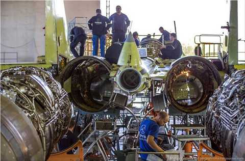 Vào năm 1934, tất cả mọi thứ đã sẵn sàng cho việc khởi động một trong những nhà máy máy bay lớn nhất Liên Xô. Máy bay đầu tiên mà nhà máy Komsomolsk sản xuất là trinh sát cơ hạng nhẹ P-6 do Andrei Tupolev thiết kế.