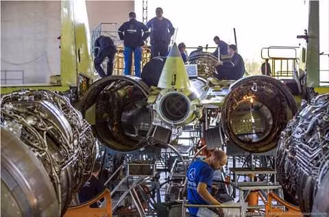 Vào năm 1934, tất cả mọi thứ đã sẵn sàng cho việc khởi động một trong những nhà máy máy bay lớn nhất Liên Xô. Máy bay đầu tiên mà nhà máy Komsomolsk sản xuất là trinh sát cơ hạng nhẹ P-6 do Andrei Tupolev thiết kế.