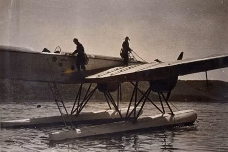 Nhưng khi quá trình công nghiệp hóa Liên Xô đã đạt được nhiều thành tựu từ đầu những năm 1930 thì lúc đó Vùng Viễn Đông Nga vẫn còn vô cùng hoang dã. Chỉ có hơn 1 triệu người sinh sống ở vùng lãnh thổ rộng bằng cả châu Âu, trong khi trình độ phát triển kinh tế lại rất thấp kém.