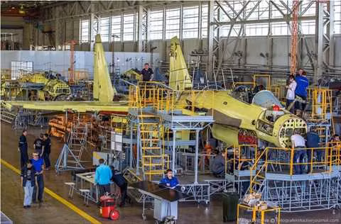 Trong suốt cuộc chiến tranh, DB-3 đã chứng tỏ là một trong những máy bay chiến đấu mạnh nhất của Hồng quân Liên Xô. DB-3 chính là chiếc đã tiến hành cuộc tấn công ném bom lớn đầu tiên vào thủ phủ Berlin vào đêm ngày 8/8/1941, ngay cả khi các đơn vị lục quân Liên Xô đã rút lui khỏi tất cả các mặt trận. Nhà máy Komsomolsk còn là một trong những trung tâm ít ỏi tiến hánh sản xuất loại máy bay ILyushin IL-4.