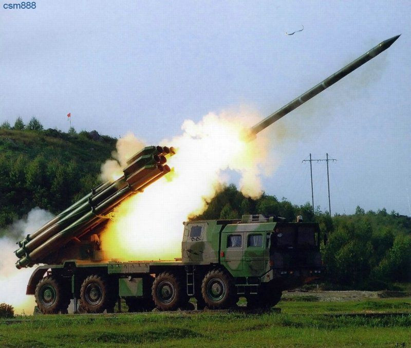 Ngoài tên lửa đạn đạo, Armenia cũng sắm sửa một chút các loại pháo phản lực “lai” tên lửa đạn đạo từ Trung Quốc. Tuy không nổi tiếng như TOS-1A hay EXTRA, nhưng những vũ khí này cũng có thể gây nguy hại lớn tới Azerbaijan. Theo các nguồn tin, Armenia đã mua số lượng nhỏ bệ phóng pháo phản lực phóng loạt AR1A cỡ 300mm do Trung Quốc sản xuất dựa theo mẫu Smerch của Nga.