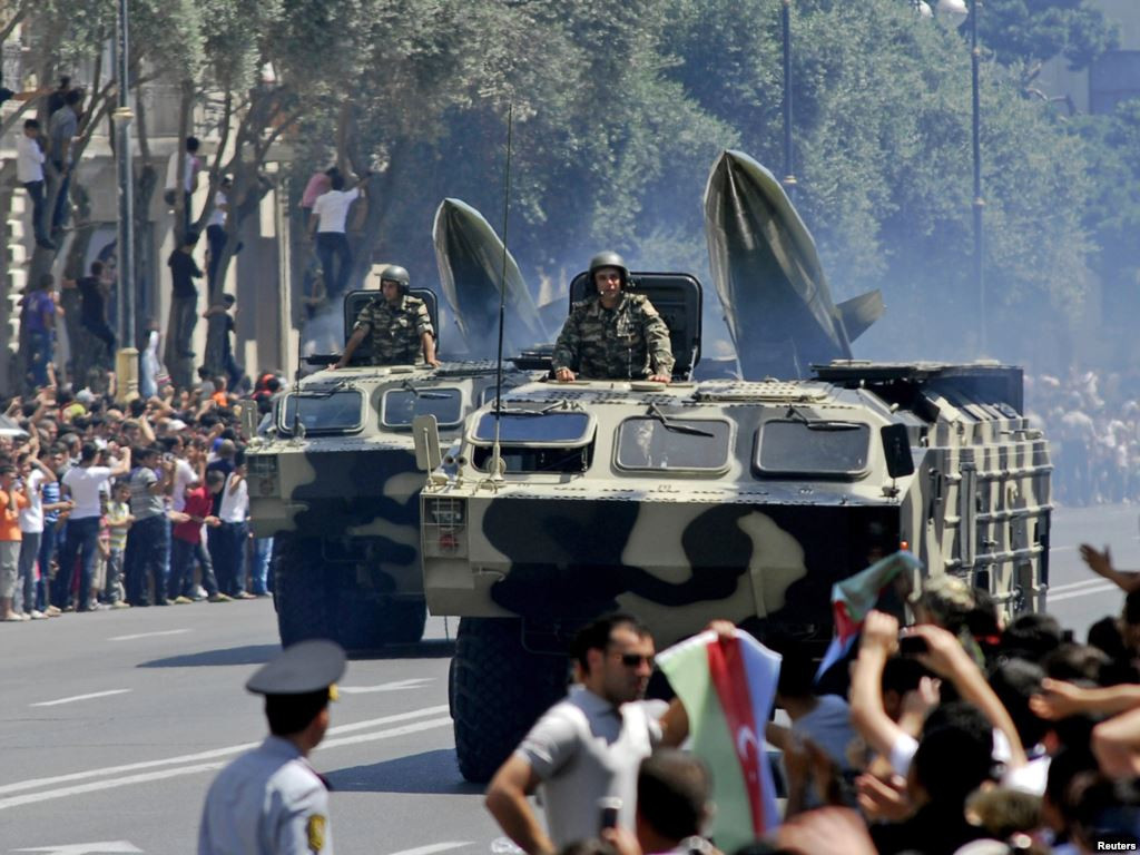 Ngoài Scud-B, Quân đội Armenia còn có trong tay ít nhất 8 bệ phóng tên lửa đạn đạo chiến thuật – chiến dịch OTR-21 Tochka-U. Loại này phía Azerbaijan cũng sở hữu nhưng số lượng rất ít ỏi.