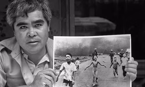 Nick Út đã chụp bức ảnh "Em bé Napalm", trong đó gây ấn tượng với công chúng bởi hình ảnh cô bé Phan Thị Kim Phúc, 9 tuổi, gào thét chạy ra quốc lộ, quần áo và da thịt bị cháy sau trận dội bom napalm của quân đội Mỹ, gây chấn động thế giới.