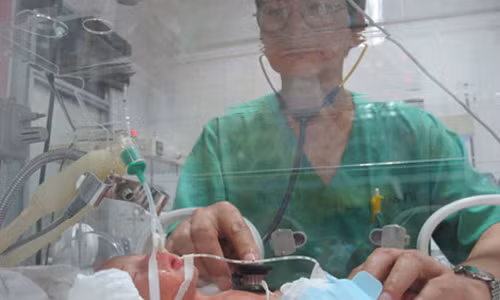 Mo lay thai nhi cua benh nhan ung thu da di can